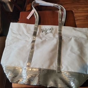 Brand new one size fits all tote
